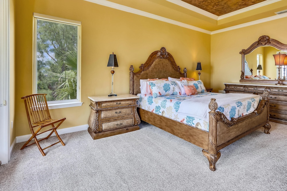 Hidden Treasure Beach House — 4-Star Luxury Hotel in Saint Pete Beach, United States