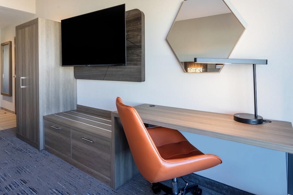 Holiday Inn Express & Suites Benson by IHG - photo 14