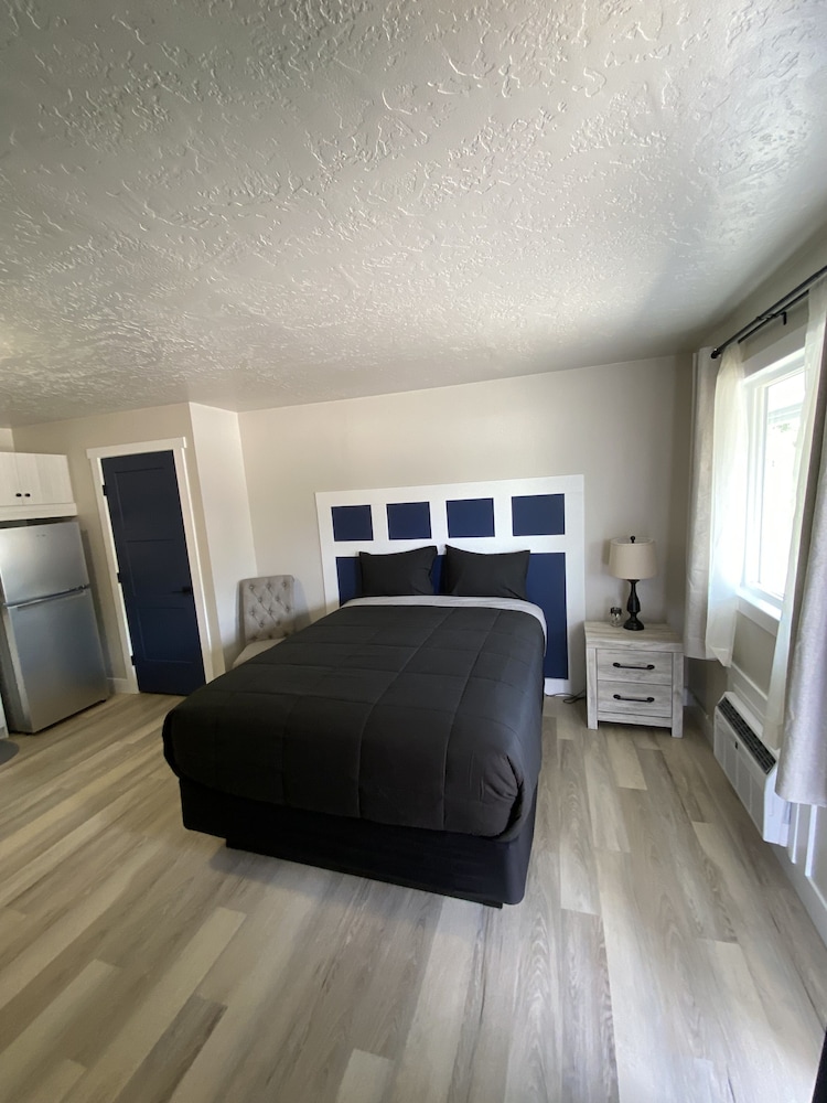 CB&M Executive Suites - photo 9