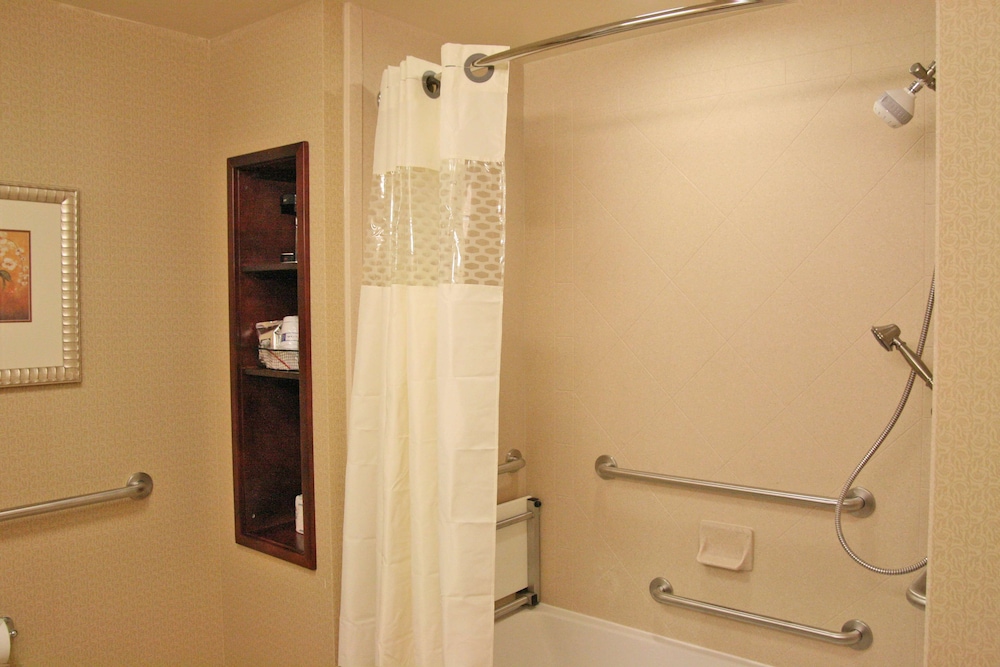 Hampton Inn & Suites Indianapolis Airport - photo 32