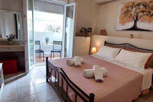 Central Fully Equipped Apartment in Heraklion Crete — 4-Star Luxury Hotel in Irakleion, Greece