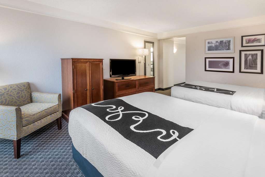 La Quinta Inn & Suites by Wyndham San Antonio Riverwalk - photo 28