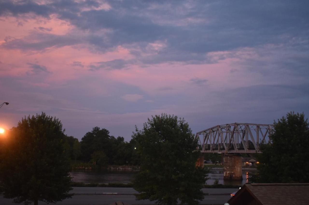 Gadsden Inn & Suites - photo 11