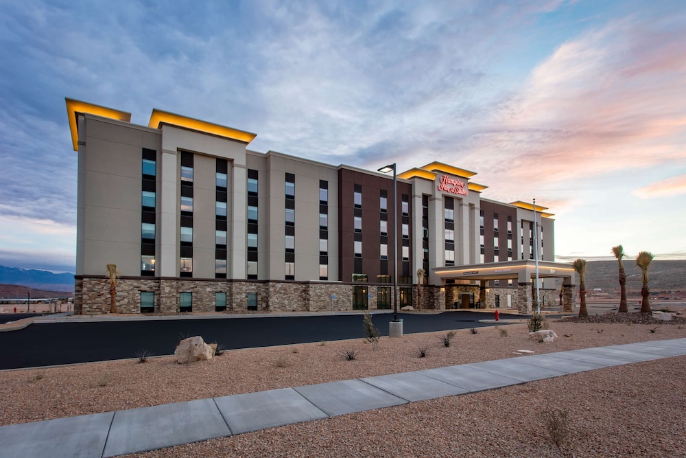 Hampton Inn & Suites St. George UT - photo 2