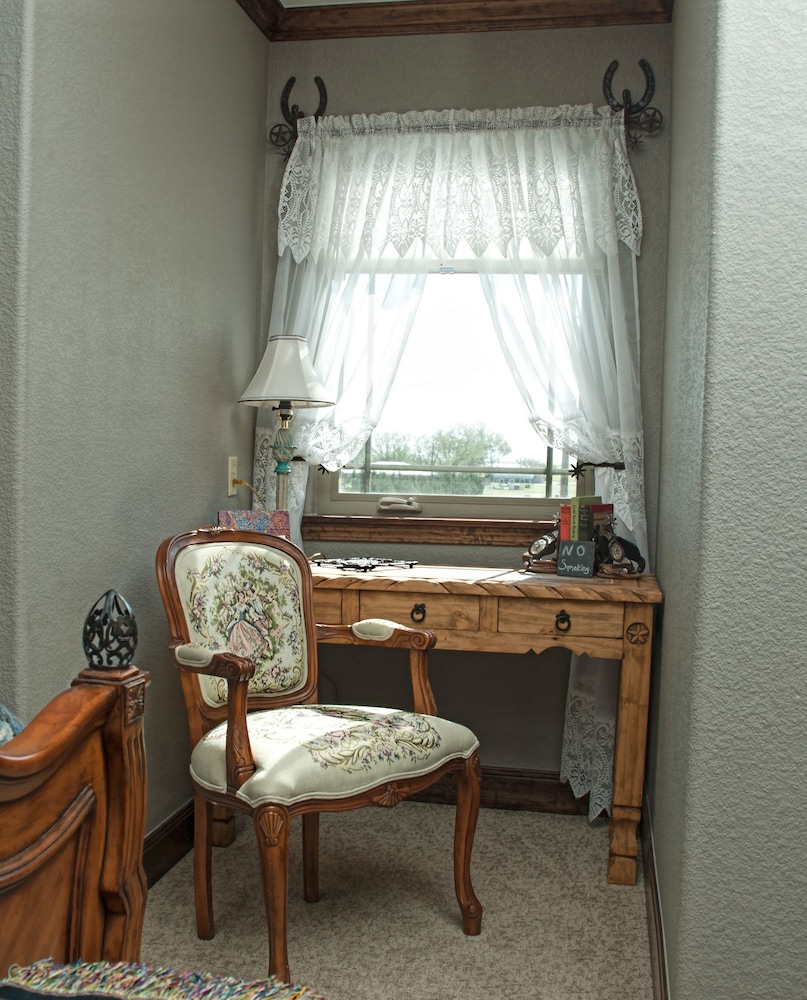 Yellow Rose Inn - photo 7