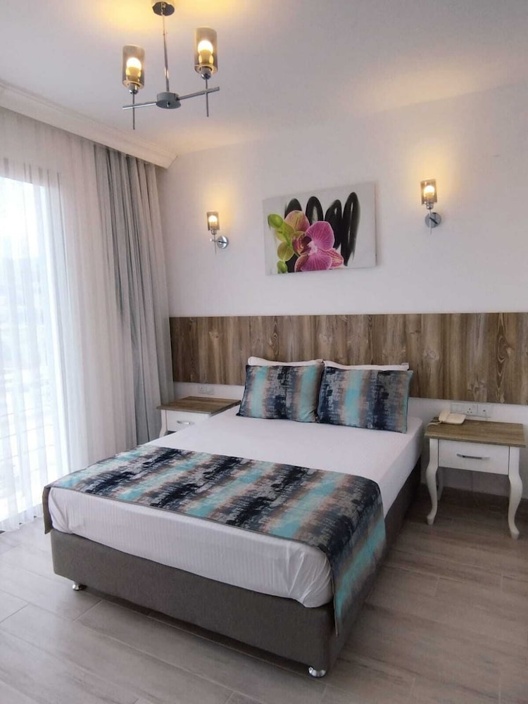 Velmer Hotel — Lefka