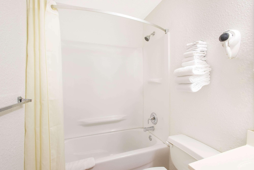 Rodeway Inn Webster NY - photo 26