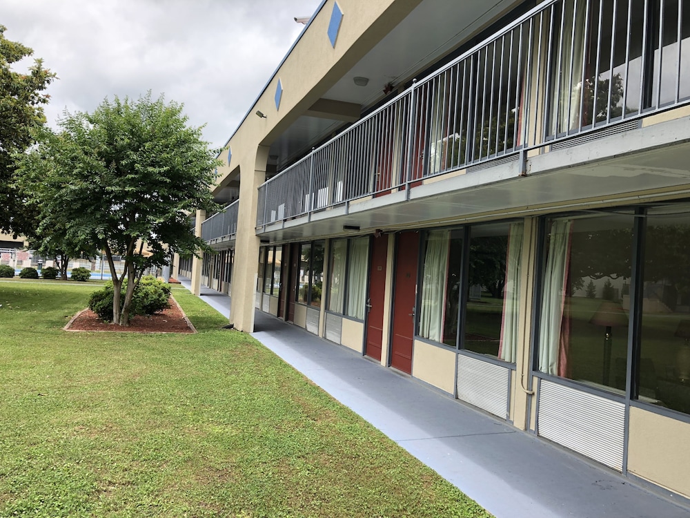 Americas Best Value Inn Norfolk Airport Area - photo 16