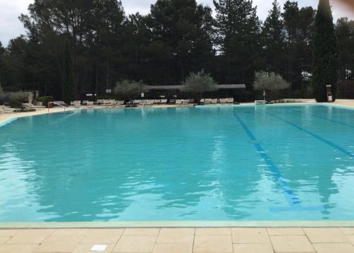 Bastidon provençal dans domaine naturiste in Bedoin, France