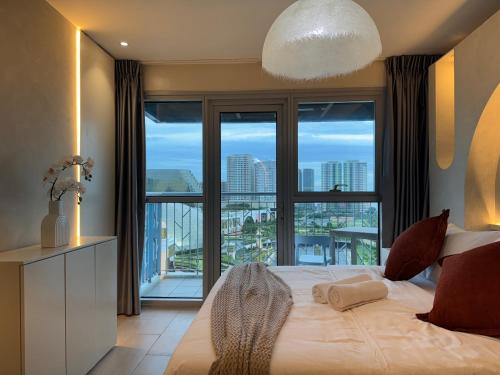 Panoramic Landscape Seaview 2BR near Airport 11m — 4-Star Luxury Hotel in Manila, Philippines