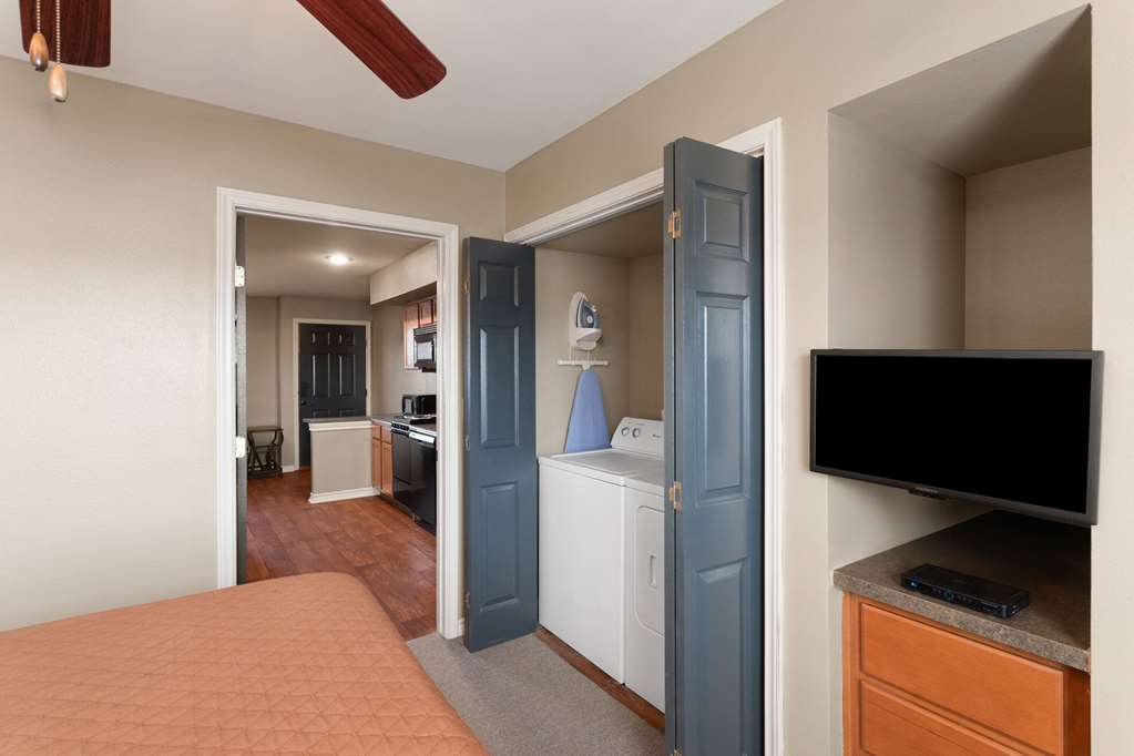 Eagle's Den Suites Cotulla a Travelodge by Wyndham - photo 22