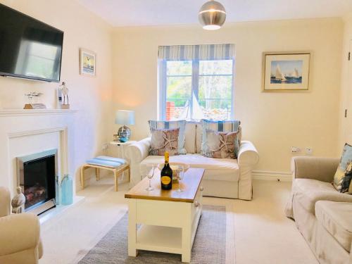 Chestnut Cottage Shanklin Rural Retreat — 4-Star Luxury Hotel in Shanklin, United Kingdom