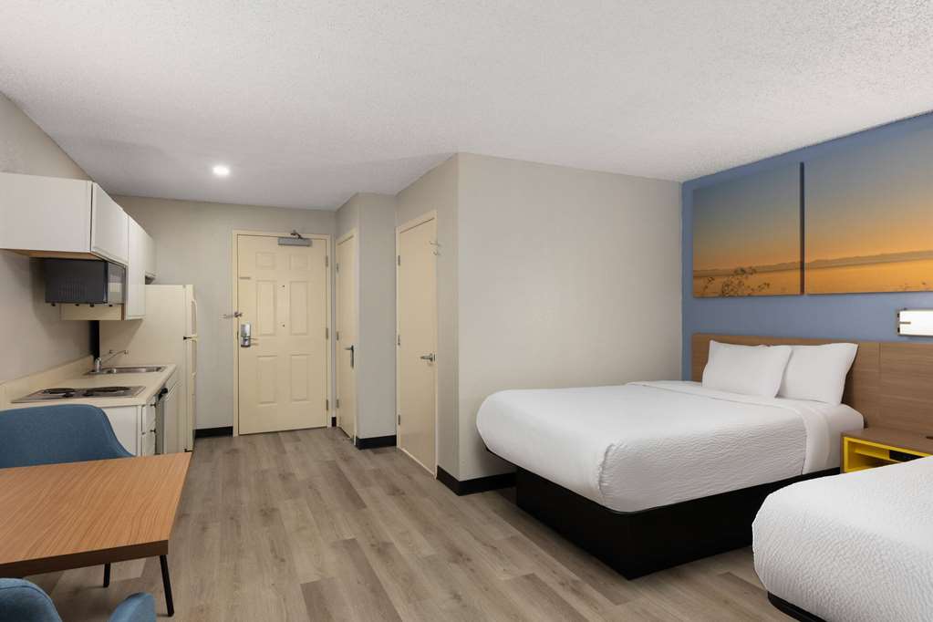 Days Inn & Suites by Wyndham Green Bay WI. - photo 19