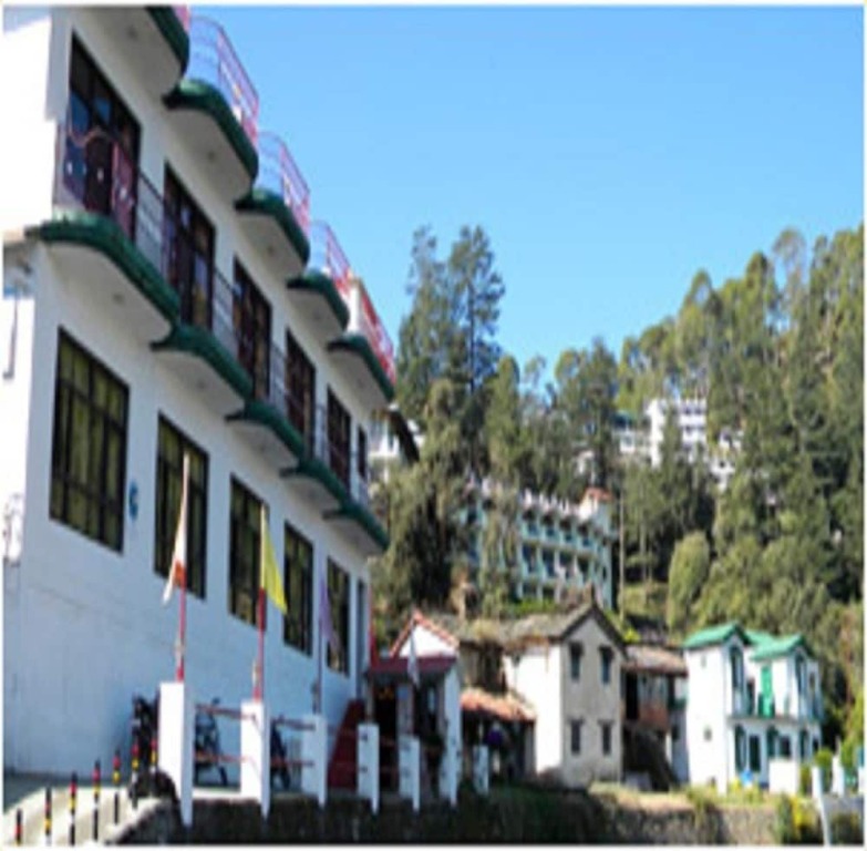 Hotel Sumit Kausani in Almora, India
