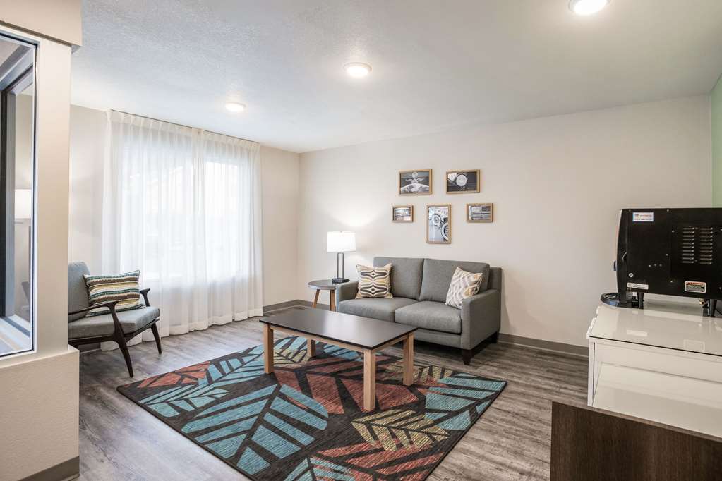 WoodSpring Suites Detroit Madison Heights - photo 8
