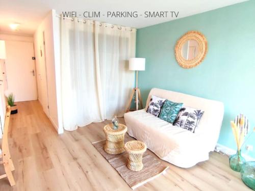 L’escapade : Charmant T2 Parking Gratuit Piscine Wifi Clim in Gruissan, France