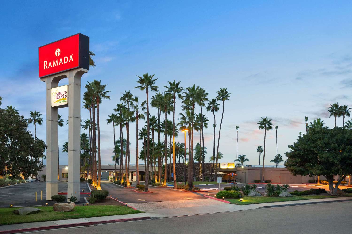 Ramada Hotel and Conference Center by Wyndham San Diego North - photo 15