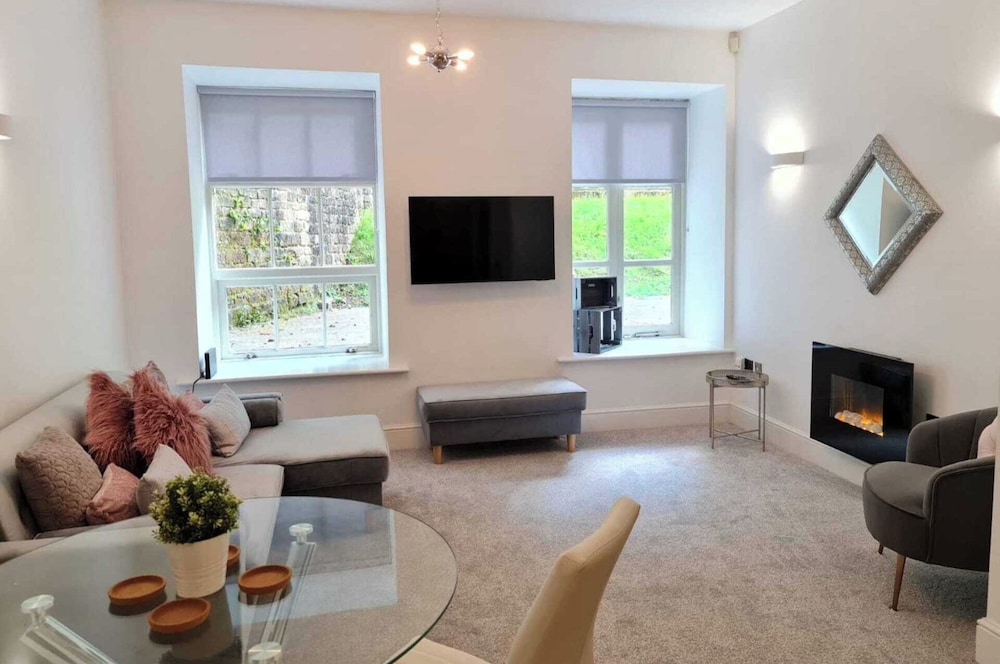 2 Bed Woodland Retreat Garden & Free Parking