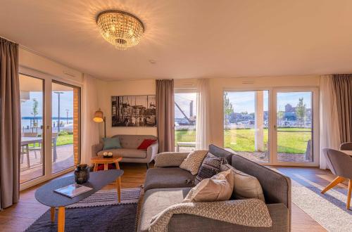 Am Lütten Meer Apartment in der Hafenresidenz mit Terrasse & Müritzblick — 4-Star Luxury Hotel in Waren, Germany