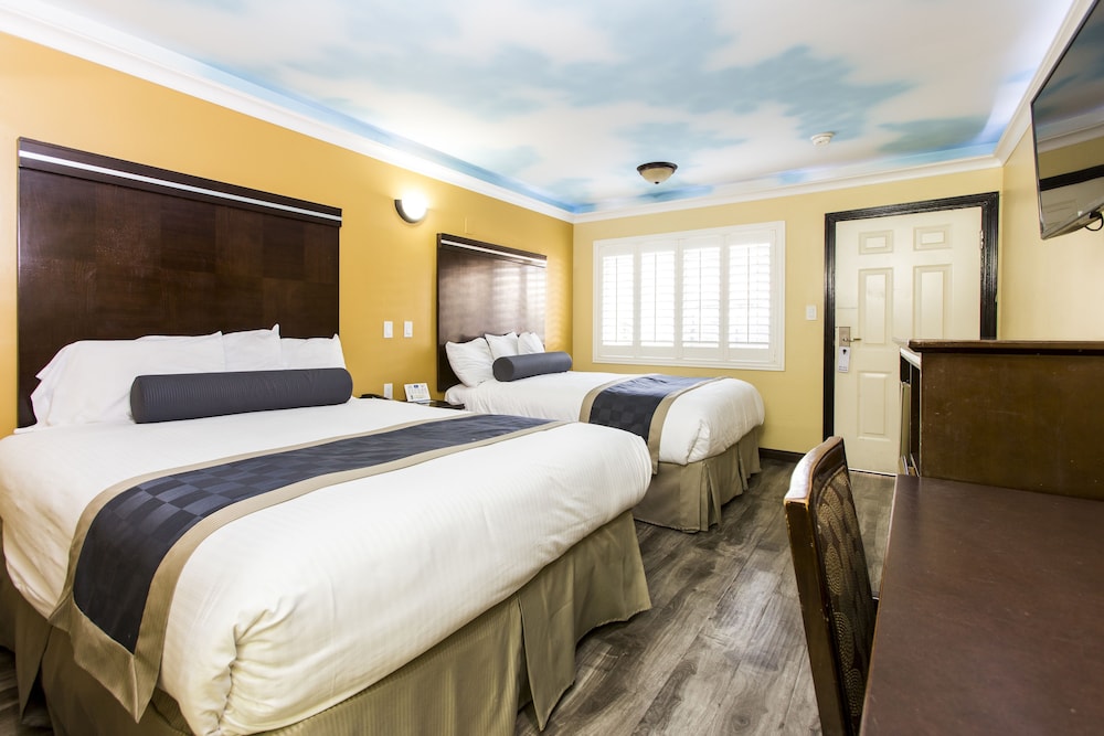 Hollywood Palms Inn and Suites - photo 11