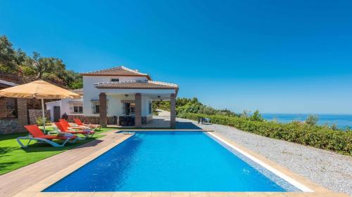 Villa Dajabe Sayalonga by Ruralidays — 4-Star Luxury Hotel in Sayalonga, Spain