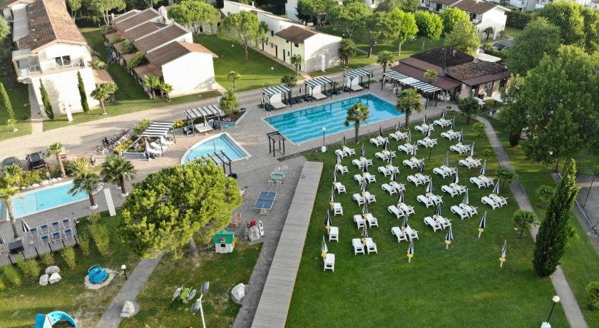 Residence Duna Rossa Family Friendly — 4-Star Luxury Hotel in Caorle, Italy