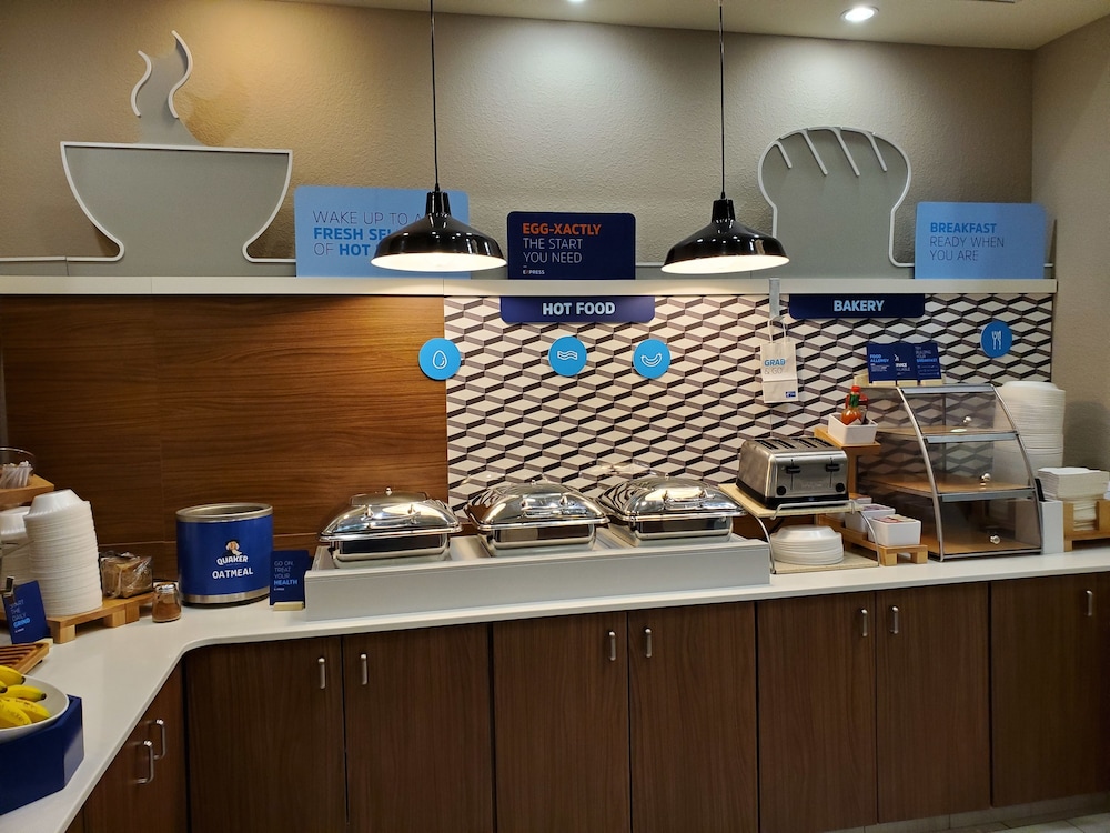 Holiday Inn Express Hotel and Suites Mankato East by IHG - photo 65