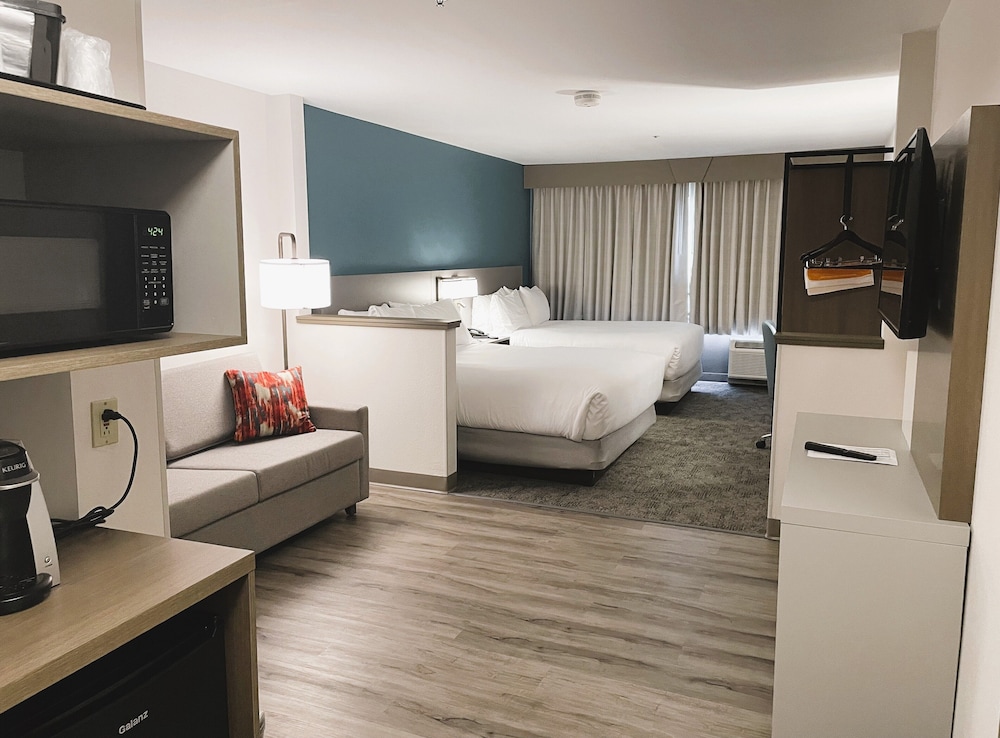 Comfort Inn & Suites NW Milwaukee - photo 20