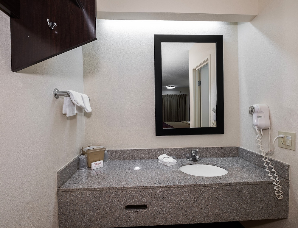 Red Roof Inn Cincinnati East Beechmont - photo 21