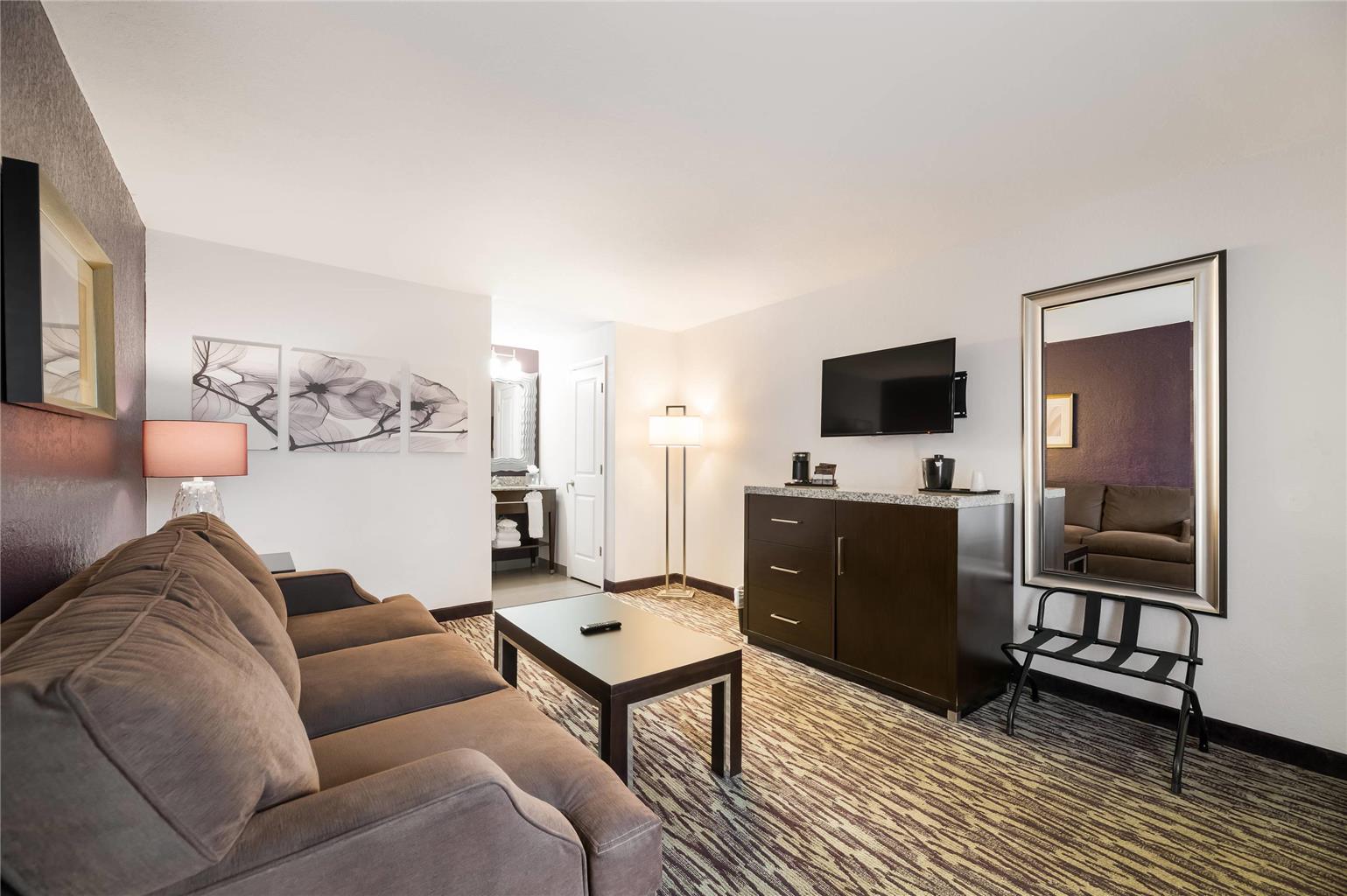 Clarion Inn & Suites Across From Universal Orlando Resort - photo 31