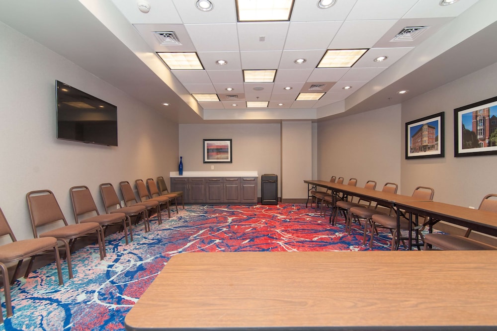 Hampton Inn Norwich - photo 69