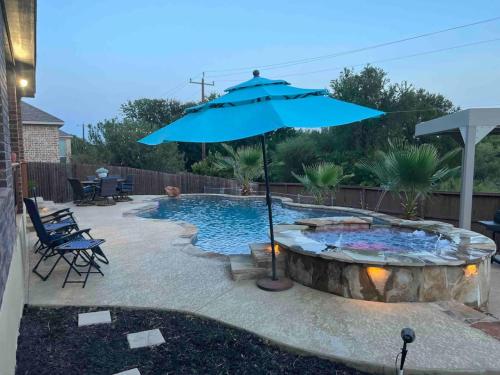 Lxry 7BR Heated Pool and Spa near attrns St2 in San Antonio, United States