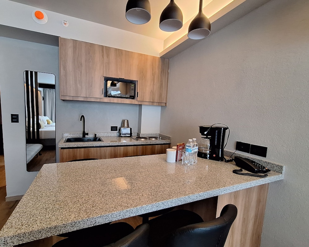 Hotel Block Suites