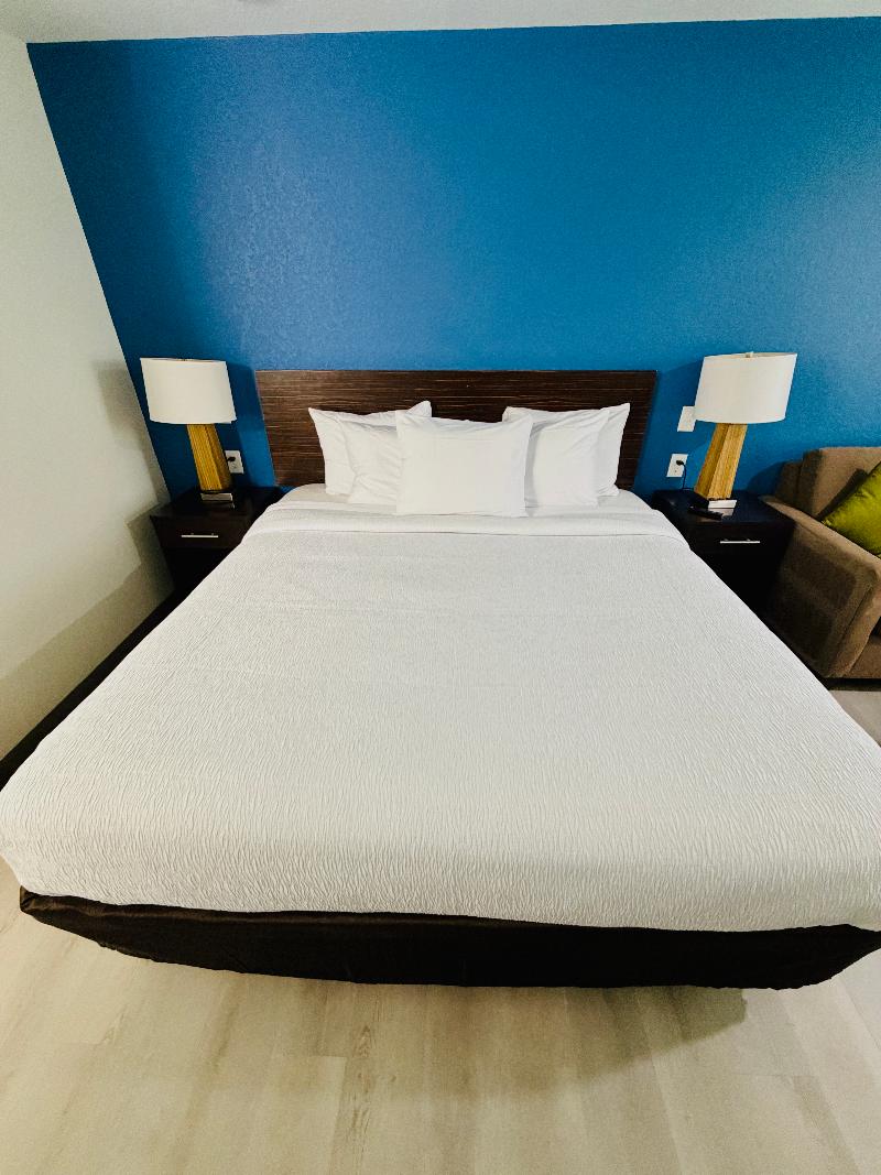 Hallmark Inn and Suites - photo 17