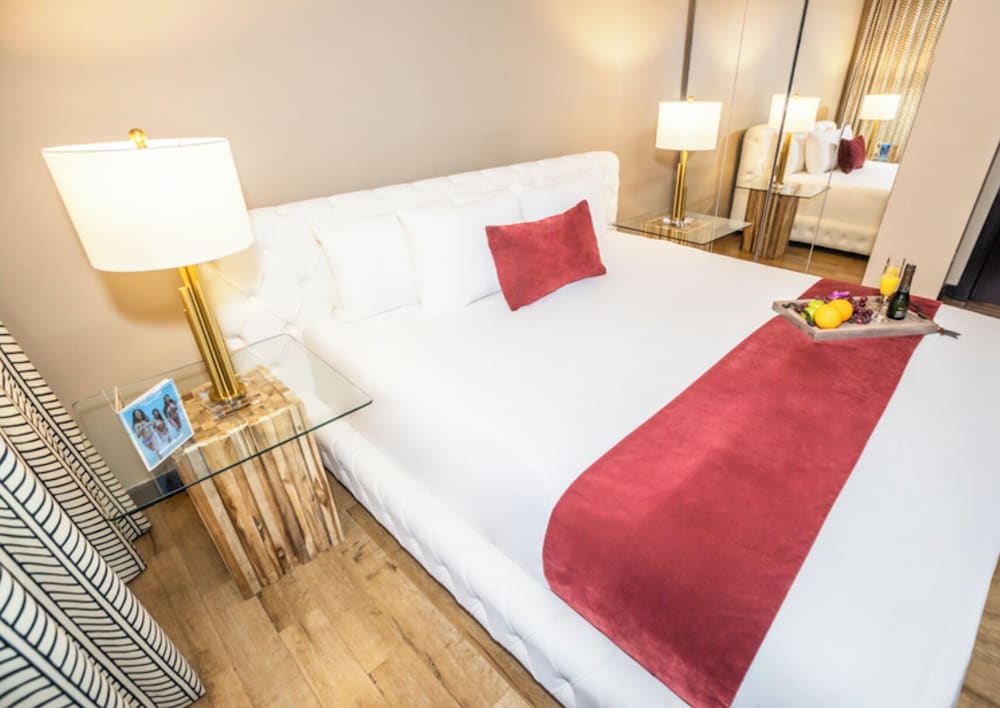 The Shoreline Suites - photo 14