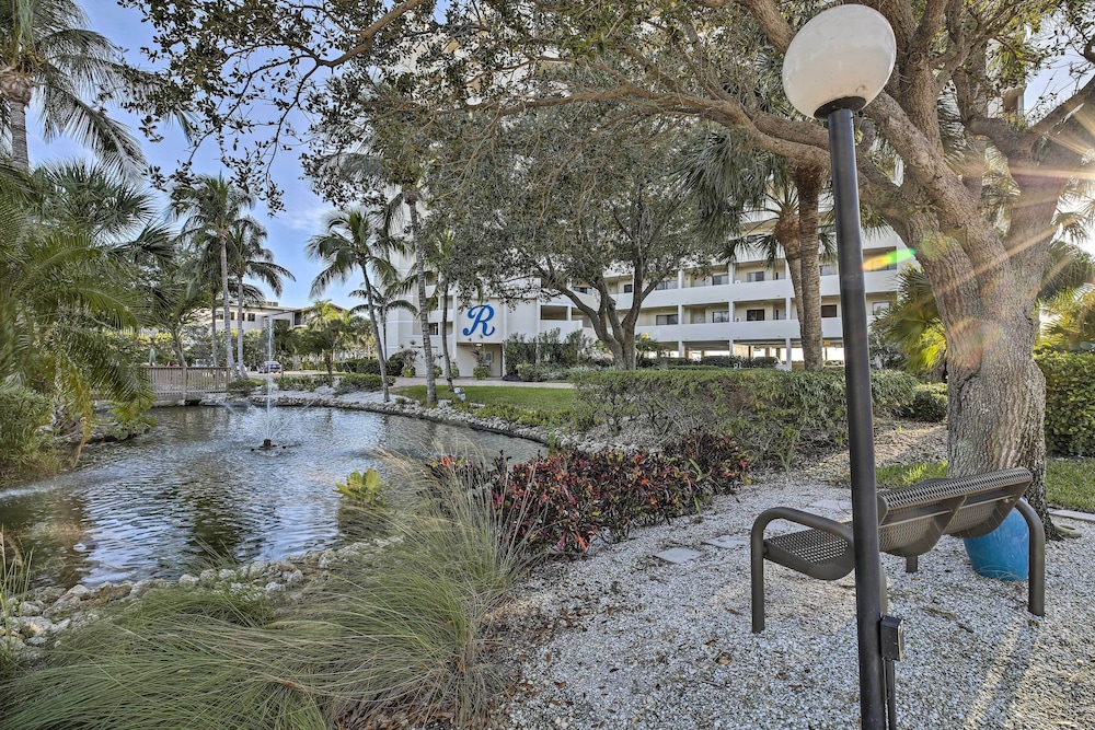 Luxe Beachfront Family Condo w Resort Amenities - photo 22