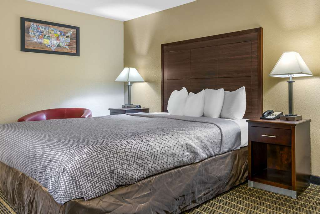 Econo Lodge La Crosse North - photo 26