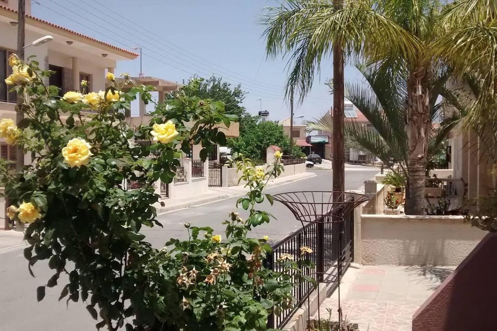 Immaculate 4 bed Apartment in Larnaca