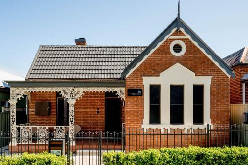 The Driscoll Modern Smart Villa — 4-Star Luxury Hotel in West Tamworth, Australia