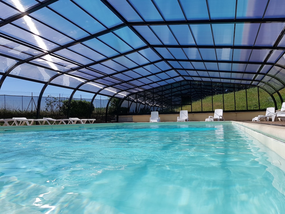 Camping La Grappe Fleurie — 4-Star Luxury Hotel in Fleurie, France