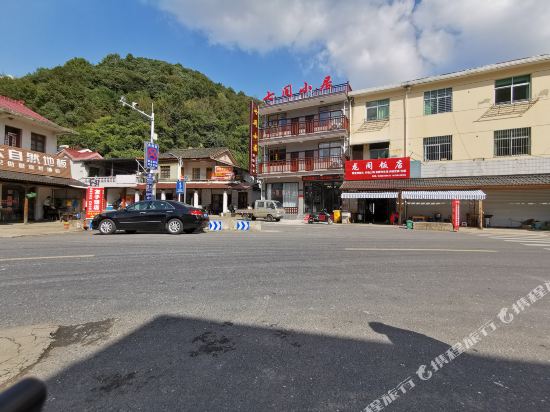 Seven Hotel — hotel in Helixi