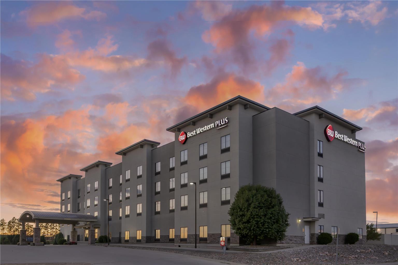 Best Western Plus Williston Hotel & Suites - photo 13
