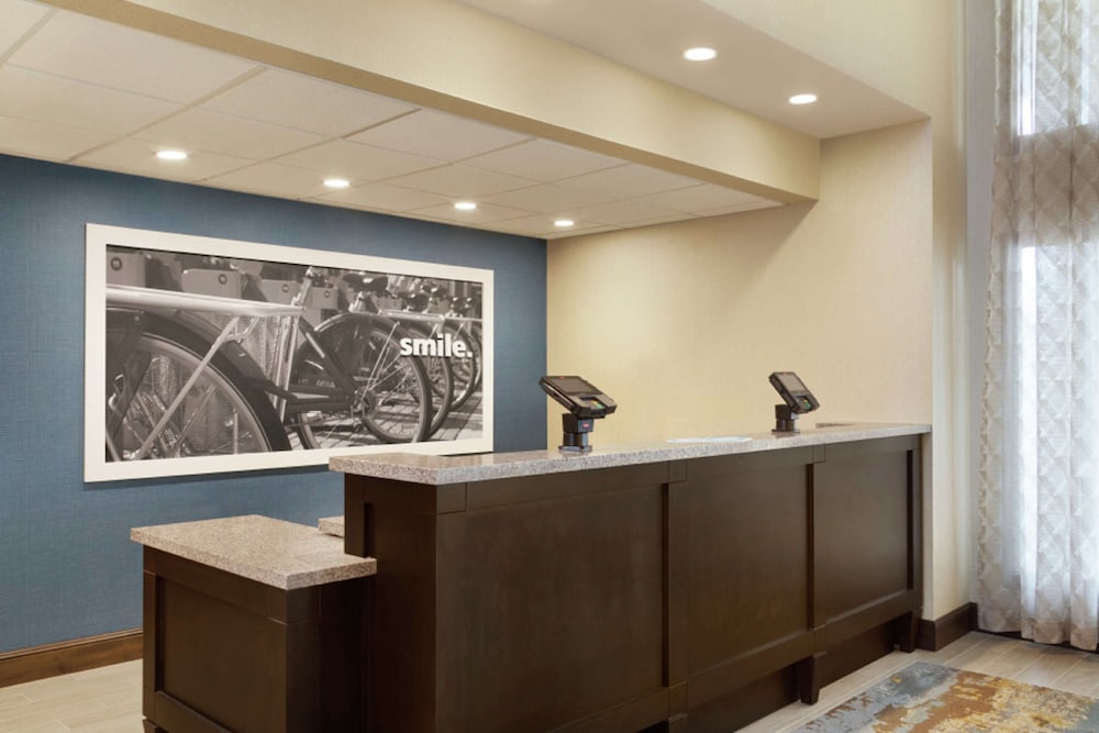 Hampton Inn & Suites Springdale - photo 5