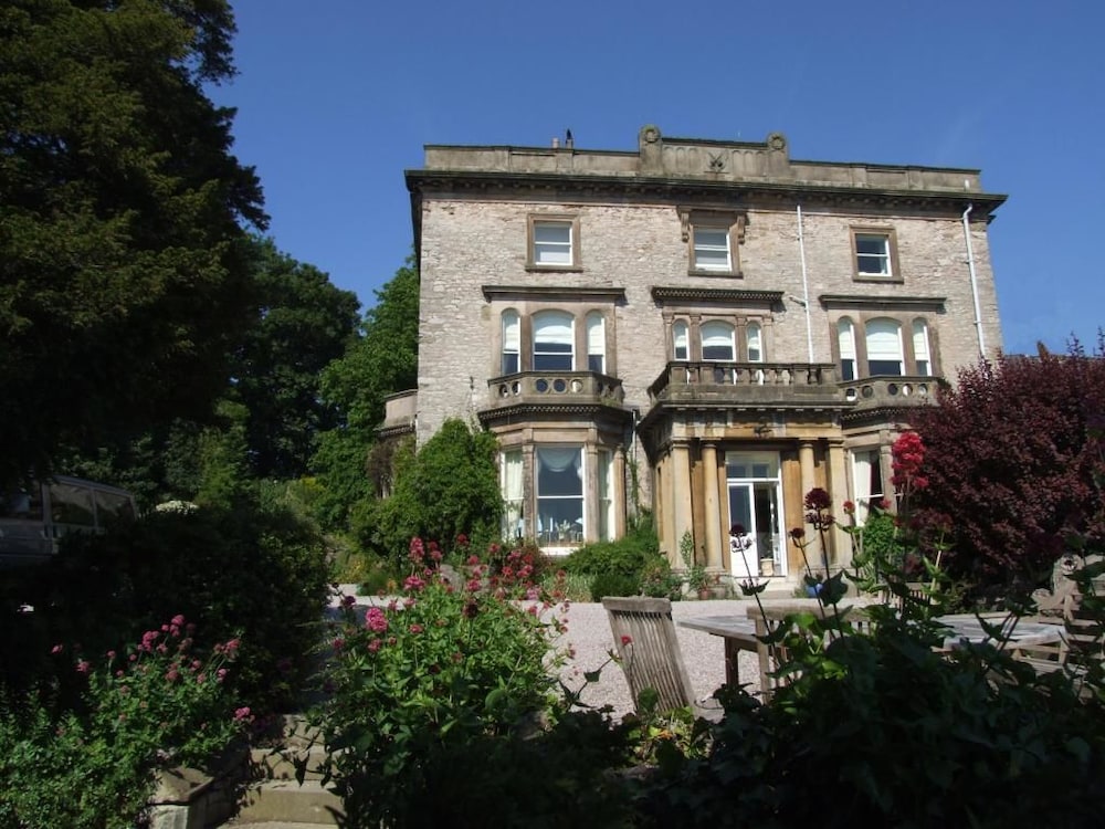 Castle House B&B — 5-Star Luxury Hotel in Denbigh, United Kingdom
