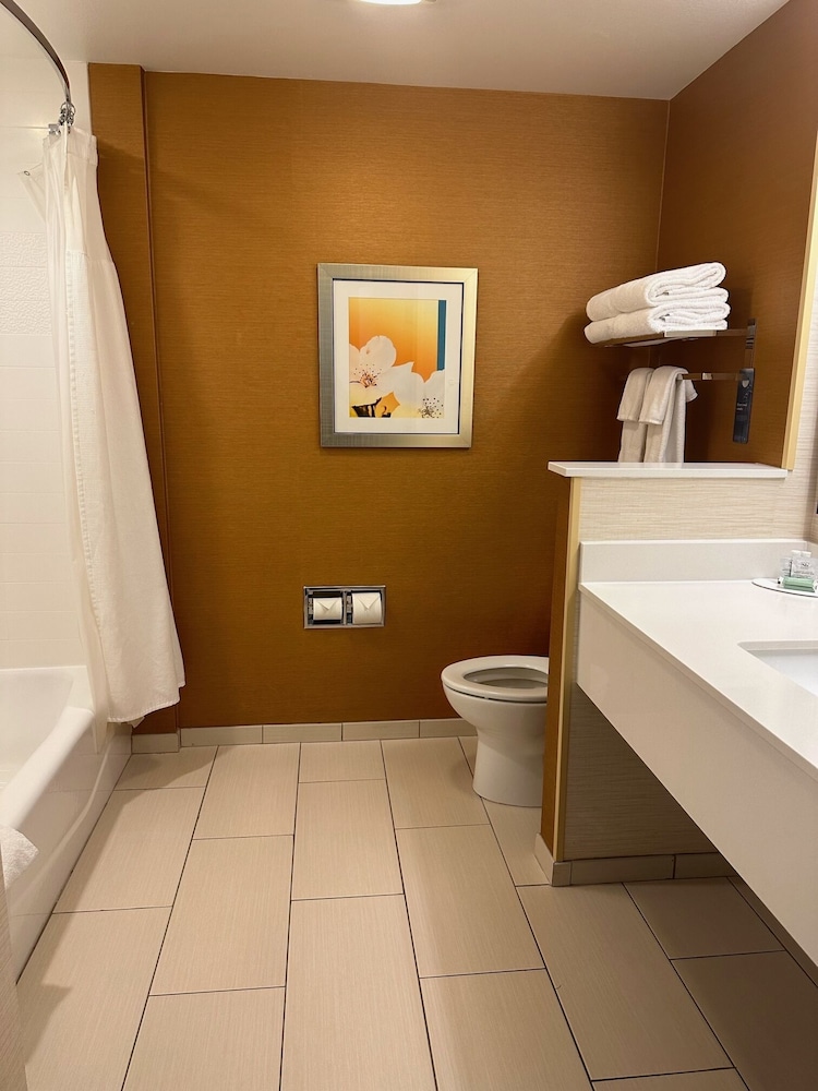 Fairfield Inn & Suites by Marriott Hollister - photo 17