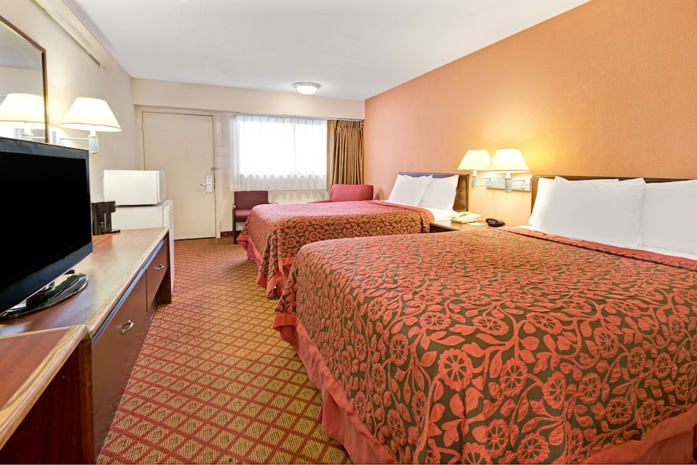 Days Inn by Wyndham Overland Park Metcalf Convention Center - photo 11