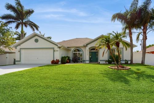 Sippin On Sunshine in Cape Coral, United States