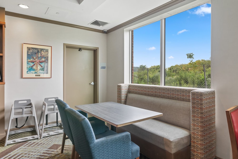 Holiday Inn Express Hotel & Suites Bethlehem by IHG - photo 6