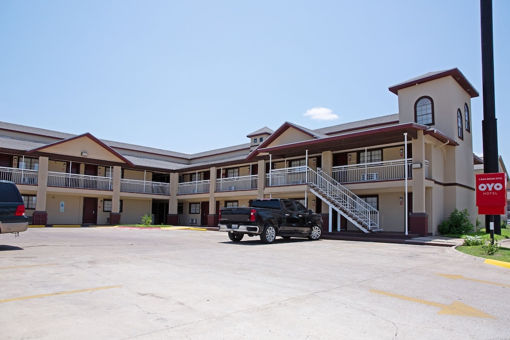 OYO Hotel McAllen Airport South - photo 73