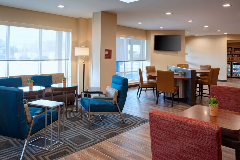 TownePlace Suites by Marriott Grand Rapids Airport - photo 2